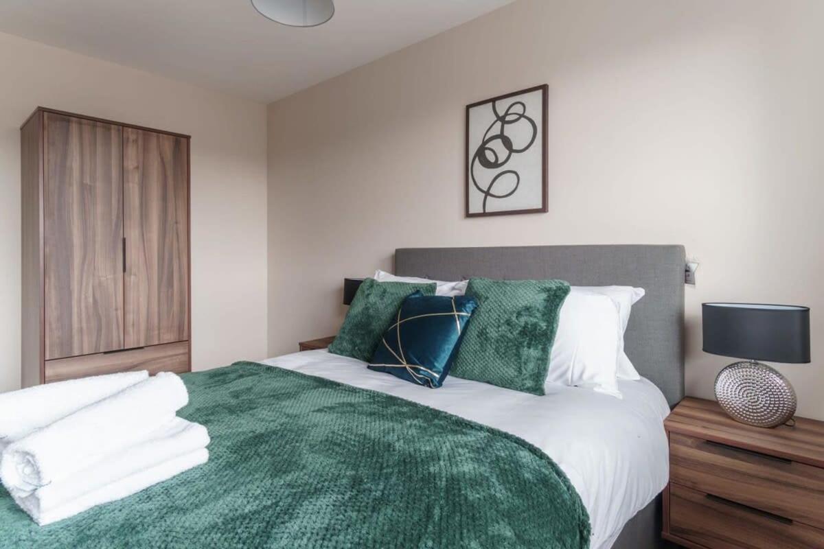 Bright 2 Bed Apartment Manchester - Sleeps 4 Eksteriør billede